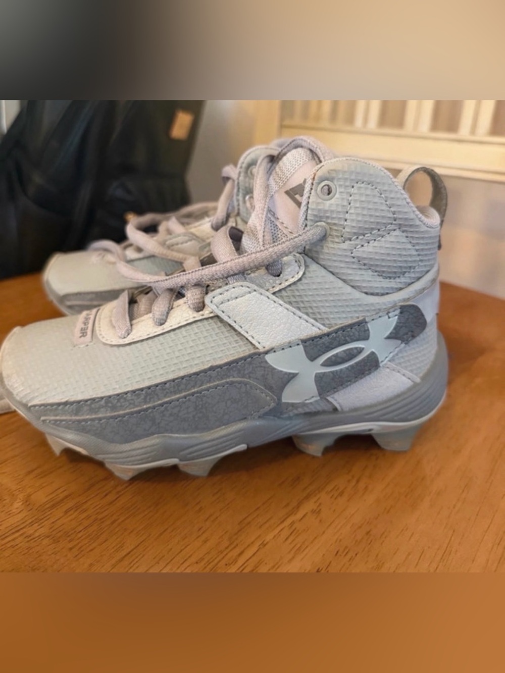 Under Armour Kids' Light Gray/Gray High-Top Cleats